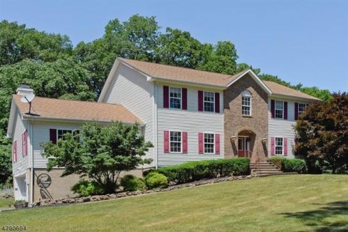 73 Skytop Rd, Andover, NJ 07821-5814