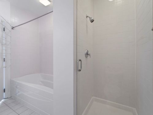 33 Ontario St, Chicago IL  60654-7760 exterior