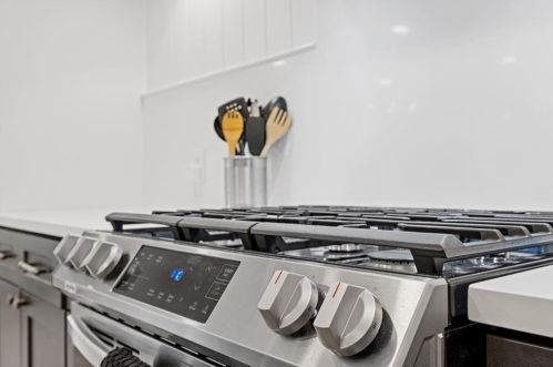 1061 Pinehurst Dr, Smyrna GA  30080-4356 exterior