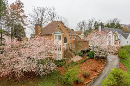 806 Oak Trail Dr, Marietta, GA 30062-7502