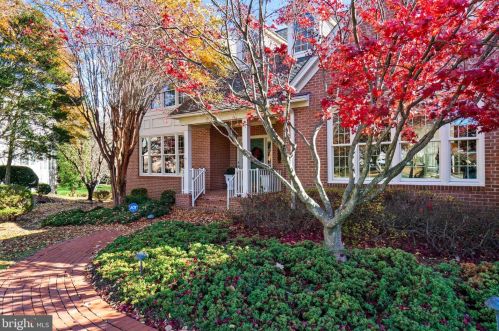 10101 Waterside Dr, Springfield VA  22015-3931 exterior