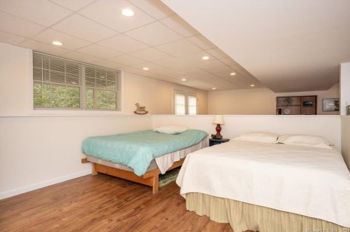 33 Hunt Glen Dr, Granby CT  06035-2634 exterior