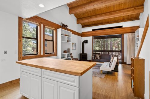 3165 Aspen Grove Rd, Truckee, CA 96161-4206