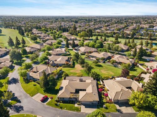 4905 Golf Course Cir, Elk Grove, CA 95758-4179