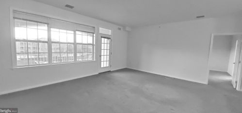 635 Timberlake Dr, Trenton NJ  08618-1473 exterior