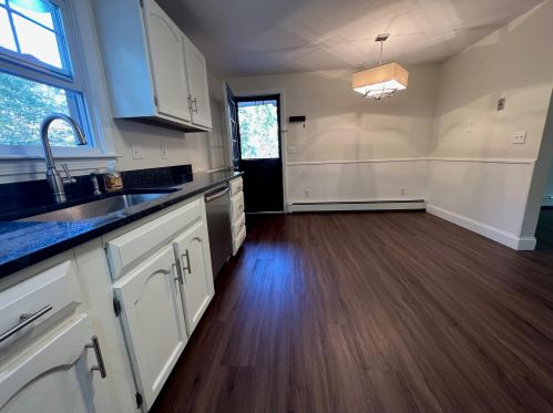 39 Midridge Cir, Londonderry, NH 03053-3303