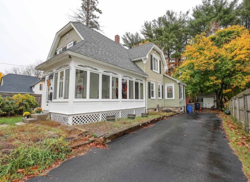14 Pleasant St, Derry, NH 03038-2643