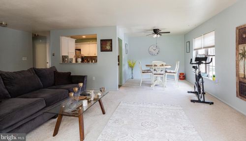 85 Valleybrook Dr, Lancaster PA  17601-4612 exterior