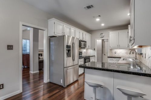 9400 Abbey Rd, Irving TX  75063-6418 exterior