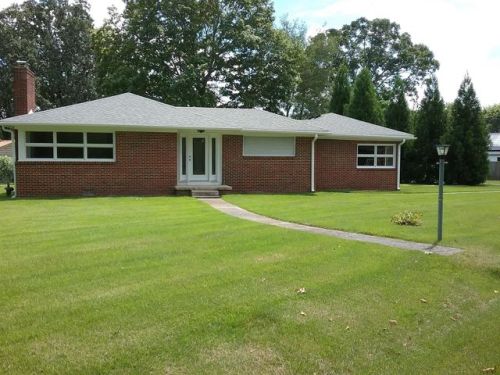 1221 Woodland St, Tullahoma, TN 37388-3044