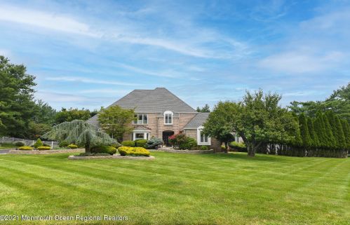 17 Morse Way, Holmdel Village, NJ 07733-1348