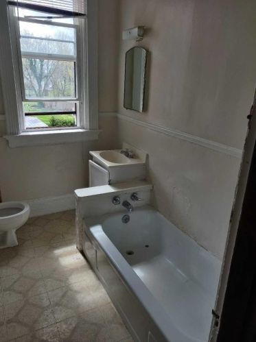 961 Enright Ave, Cincinnati, OH 45205-2620