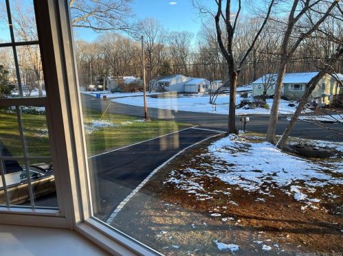 19 Greenwood Ln, Huntington CT  06484-2407 exterior