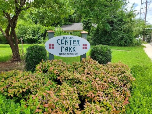 1737 Center Ave, Atlanta GA  30344-4703 exterior