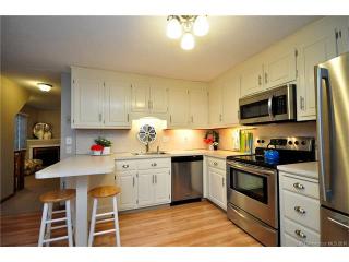 96 Songbird Ln, Farmington, CT 06032-3426