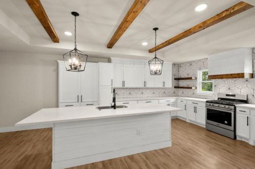 302 Brk Holw Dr, Conroe TX  77385-9107 exterior