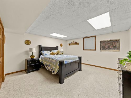 8815 Aintree Ln, Willowbrook IL  60527-8392 exterior