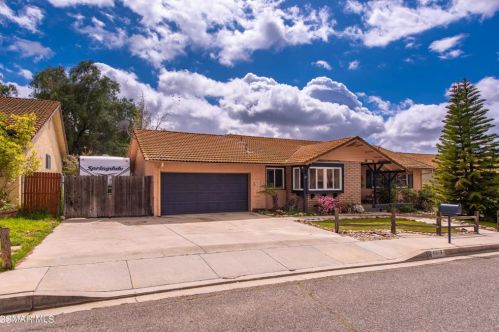 1216 Rambling Rd, Simi Valley, CA 93065-5726