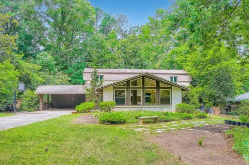 2046 Deren Way, Atlanta, GA 30345-3710