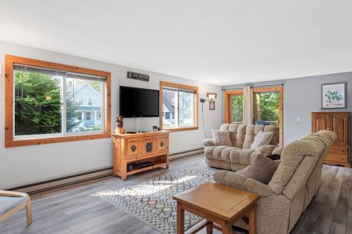 44 Church St, Lincoln, NH 03251-4429