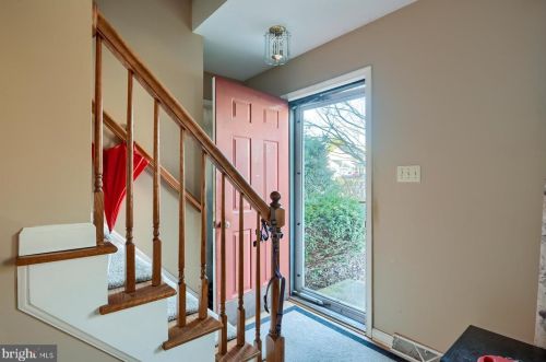 6 Deep Hollow Ln, Lancaster PA  17603-7404 exterior