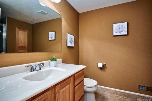 8548 Kettle Pl, Englewood CO 80112-4748 exterior