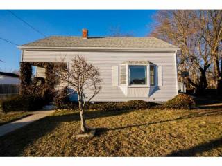 96 Beech Ave, Tiverton, RI 02878-1412
