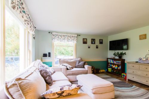 918 Empire Rd, Poland ME  04274-5606 exterior