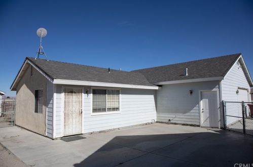 8709 Avenue, Lancaster, CA 93536-8784