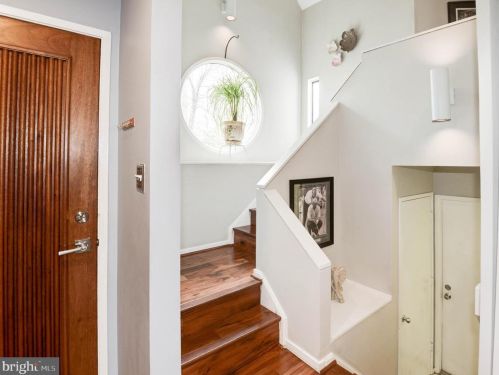 11500 Turnbridge Ln, Herndon, VA 20194-1220