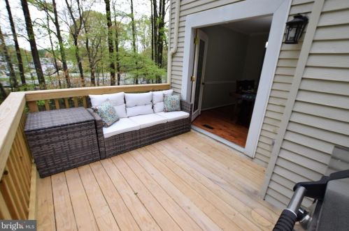 6100 Heron Pond Ct, Springfield VA  22015-3738 exterior