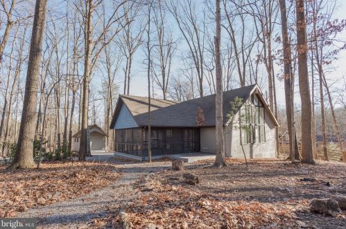 49 Pileated Woodpecker Ln, Hedgesville WV  25427-5384 exterior