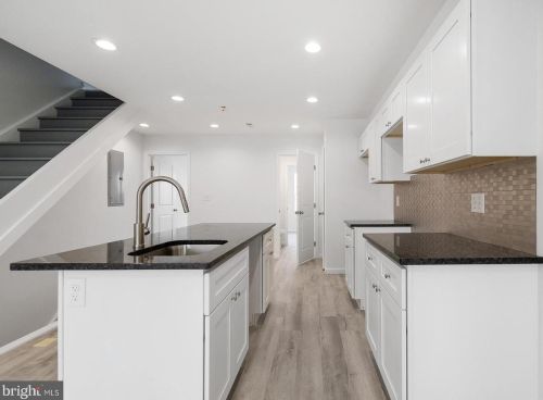 2543 11th St, Philadelphia, PA 19133-1413