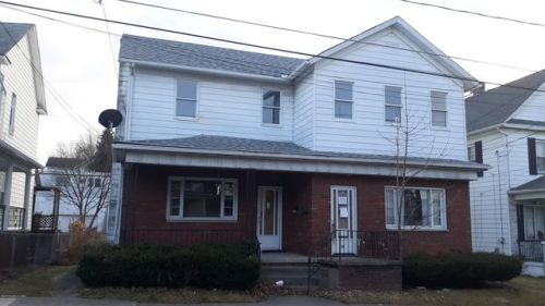63 Swallow St, Pittston, PA 18640-1629