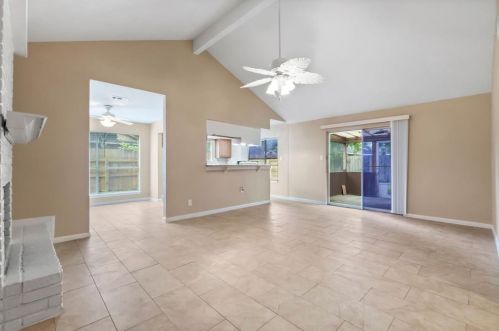 16942 Meadowlark St, Conroe TX  77385-3720 exterior