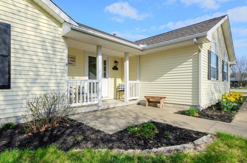 615 Sherwood Dr, Saint Joseph, IL 61873-9457