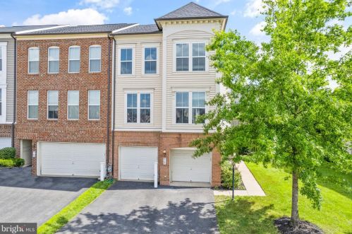 9187 Lake Preston Ct, Bristow, VA 20136-6170