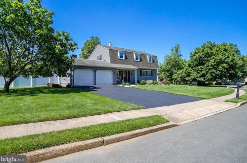 9 Ford Dr, Trenton, NJ 08690-1928