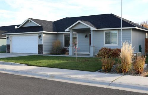 2207 59th Ave, Yakima, WA 98903-2404