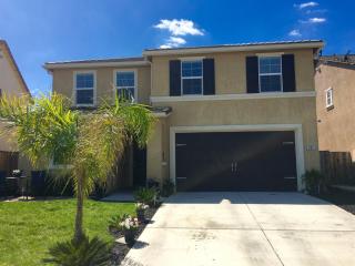 604 Peach St, Madera, CA 93638-9352