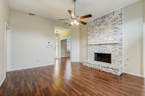 1422 Mapleview Dr, Carrollton TX 75007-6019 exterior