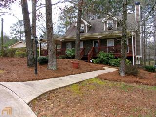 880 Etowah Dr, Holly Springs, GA 30114-2367