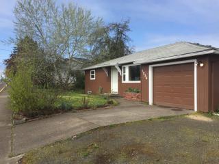 1235 Queen Ave, Albany OR  97321-2150 exterior