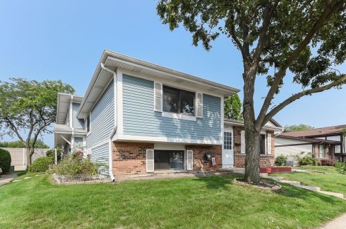 6070 Fremont Dr, Hanover Park, IL 60133-4941