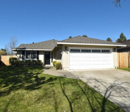 1778 Dove Ln, Medford, OR 97501-7015