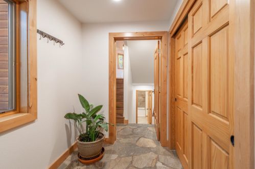 10656 Alder Creek Rd, Truckee CA  96161-2528 exterior