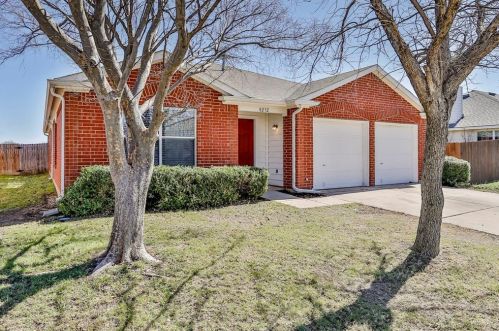 8232 Ranch Hand Trl, Fort Worth TX  76131-5363 exterior
