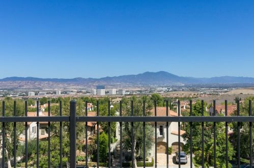 16 Dreamlight, Irvine CA  92603-4258 exterior