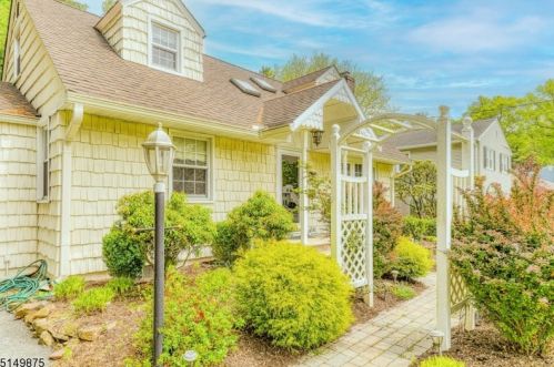 357 Acacia Rd, Scotch Plains, NJ 07076-2001