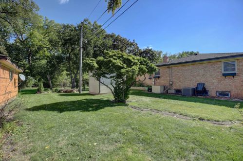 6906 Jarvis Ave, Niles IL  60714-4016 exterior